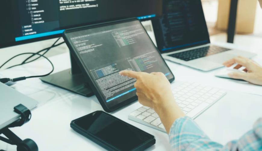 柯城区AI智能应用开发的关键命题:如何在释放员工效能的同时筑牢安全防线?